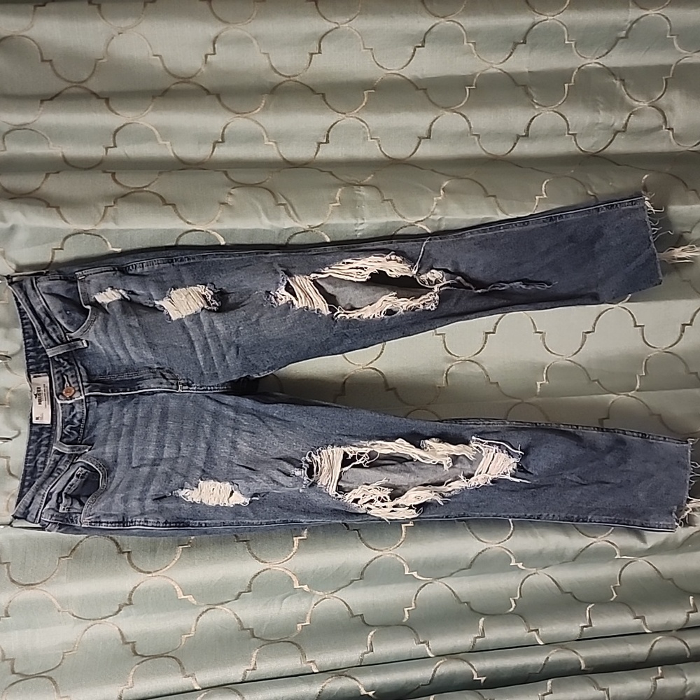 Hollister Curvy High Rise Mom Jeans
